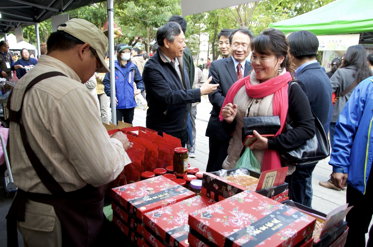 民眾熱情購買臺灣在地農產品